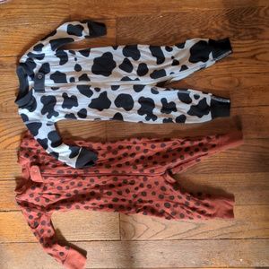 Bundle of two animal print themed Hanna Andersson 6-12 month footless pjs